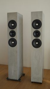 Design High End Lautsprecher aus Beton in puristischem Bauhaus Design 1
